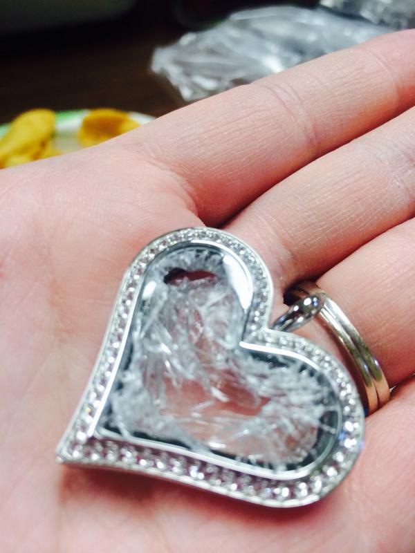 megansthoughts's tweet image. @megansthoughts: #sad #crushed @UPS crushed my package. Origami owl is making it right!! #thanksO2 #bestcompany