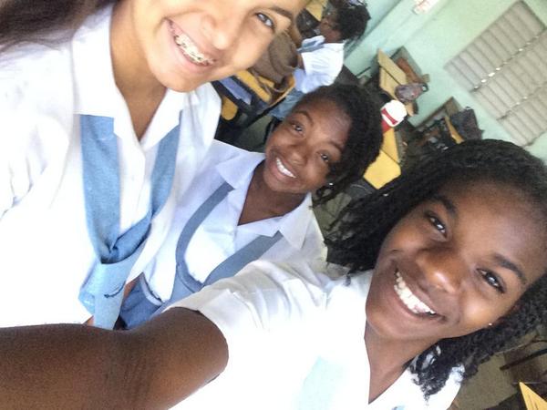 DaCuteShawty's tweet image. Chan &amp;amp; I photobombed this young lady's selfie 
#SchoolFlow #EditFree #Cute