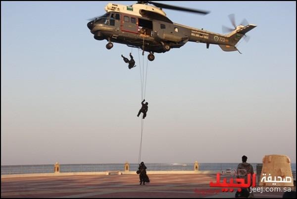 قوات الأمن البحرية الخاصة والضفادع البشرية تستعرض باليوم الوطني السعودي ByUJm8_CMAAkfTK