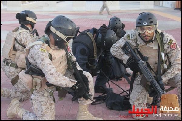 قوات الأمن البحرية الخاصة والضفادع البشرية تستعرض باليوم الوطني السعودي ByUJorxCcAAkVk5