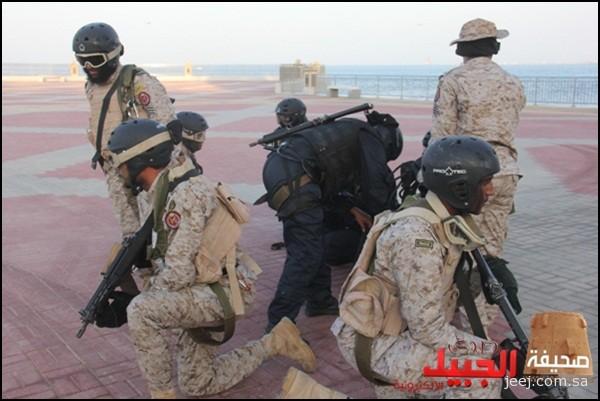 قوات الأمن البحرية الخاصة والضفادع البشرية تستعرض باليوم الوطني السعودي ByUJpt0CQAAi9M9