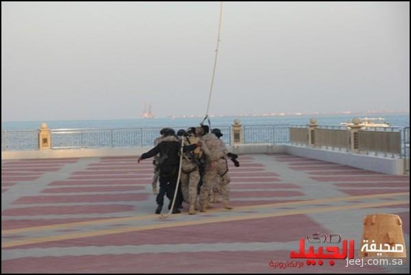 قوات الأمن البحرية الخاصة والضفادع البشرية تستعرض باليوم الوطني السعودي ByUKE0PCIAA4PIJ