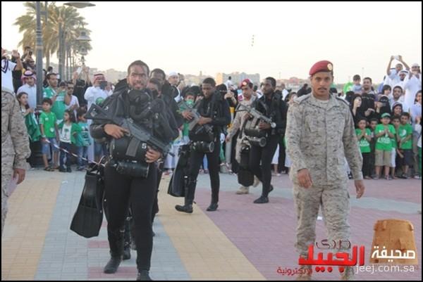 قوات الأمن البحرية الخاصة والضفادع البشرية تستعرض باليوم الوطني السعودي ByUKV5TCEAAoUdl