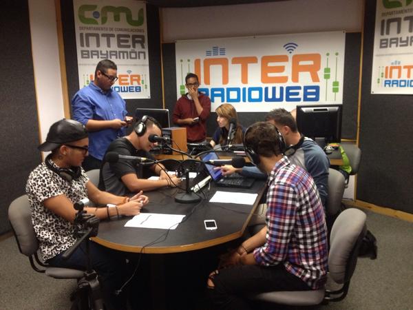 OficialStereo4's tweet photo. Aquí en entrevista radial @JafetStereo4 @StereoJhay #InterRadioWeb http://t.co/Wn0m1kp2tt