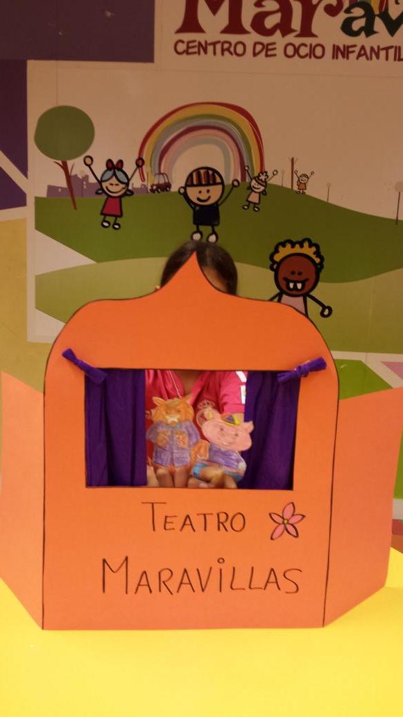 Hoy hemos hecho en maravillas marbella el teatro maravillas y las marionetas del cuento "El lobo y los tres cerditos"