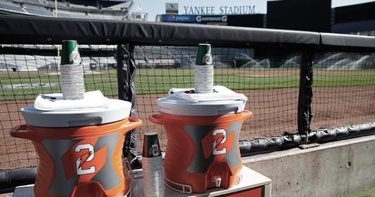 DYST_Now's tweet photo. Gatorade replaces their G with the number 2 on their coolers in honor of Derek Jeter. (Via @dontforgetmac) http://t.co/UezUY7DeN5