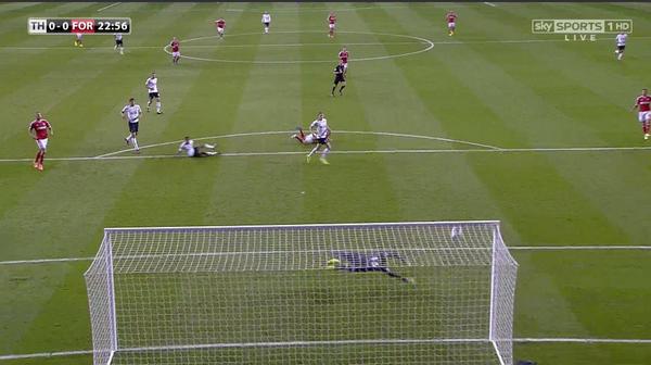 SkySportsPL's tweet photo. CROSSBAR! What a run from Osborn who strikes the bar with Vorm beaten! http://t.co/Vk5RuzEyO5 #CapitalOneCup http://t.co/DOMkOfmnXb