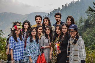 MahRukhTK's tweet image. A perfect Picture! :&apos;) Many of our &apos;boises&apos; are missing but still! #NUST #S3H #Trip