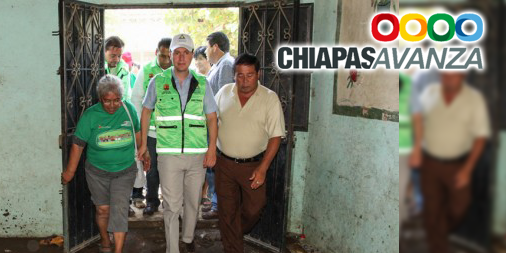 Chiapasavanza's tweet photo. Gobernador de #Chiapas visita a la población afectada por desbordamiento del río Chalaca. http://t.co/pHYNDidiXa http://t.co/sDqGmOwmkT