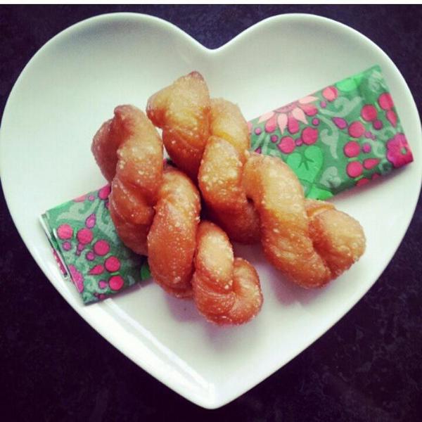 SugaVanilaTweet's tweet photo. #gbbo #koeksusters Yay!!!! @chetnamakan Makes my #southafrican ♡ happy. Some I made @BritishBakeOff http://t.co/mrG7Li4B8S