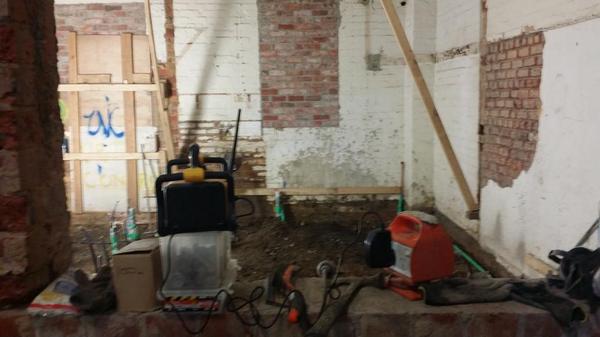 The (soon to be) pass <a href="/botherambo/">Botherambo</a> and view into kitchen