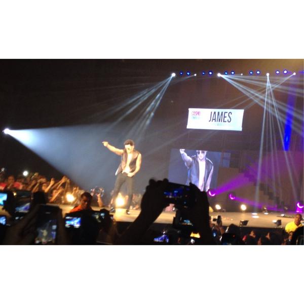 JustVarian's tweet image. HOT PIC(k): James, walk back and you&apos;re dead. LOL 💪💪💪 #Cosmo69 #CosmoTower69 #CosmoBachelorBash2014 #CosmoPH #Men