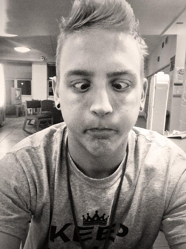 Ltlehos2's tweet photo. hi my Luke is name. #roommate #pledgebrother #ADHD http://t.co/GgKTH9zIui