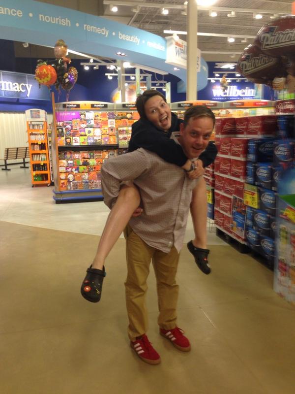 amybeth102's tweet photo. This is happening.. #crocwednesday http://t.co/98jkT04wc3