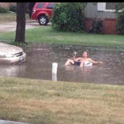 RichOToole's tweet photo. People floating the river in Lubbock? 😳 http://t.co/KHX6sa2Zey