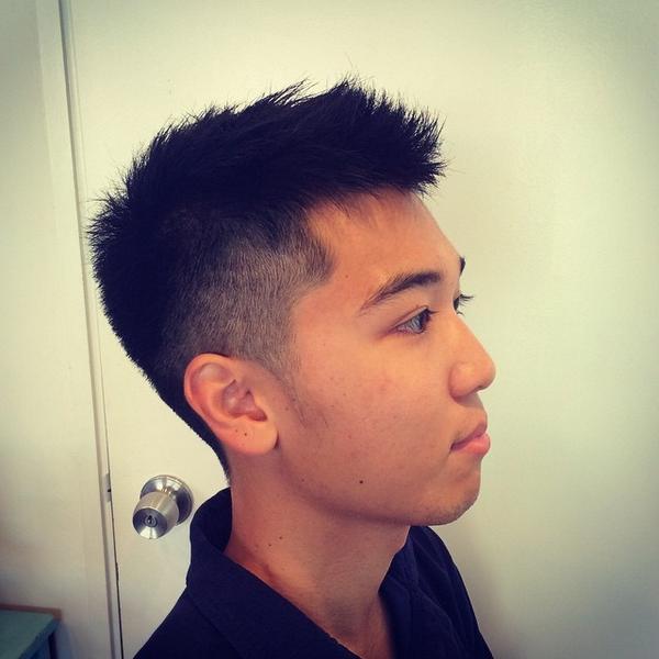 SAIKO_makeup's tweet photo. #styleoftheday #mens #haircut #taper #fades #hairstylist #barberlove #softmohawk #ateliersaiko http://t.co/NTXdnXpgGn http://t.co/sXYQNvDsLf