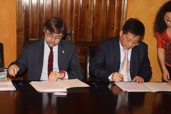 prsardinero's tweet image. Os dejo una imagen de la firma del Protocolo de Cooperación Amistosa entre las ciudades de #Arganda del Rey y #Anqing