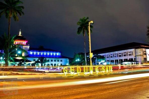 purnamadedy's tweet photo. "@infobdg: Kota Bandung #204thnBDG City Light Bandung #BdgDailyPic http://t.co/btgtP8A8gm"yg k 2 mksd th