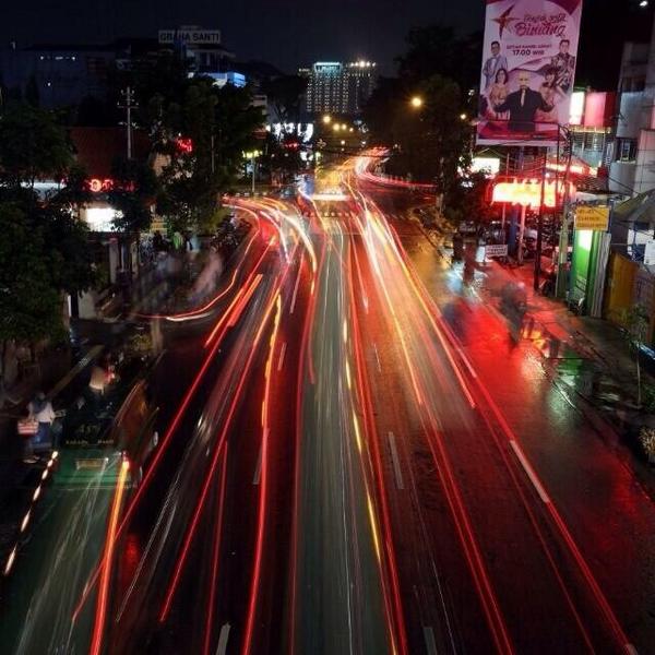 purnamadedy's tweet photo. "@infobdg: Kota Bandung #204thnBDG City Light Bandung #BdgDailyPic http://t.co/btgtP8A8gm"yg k 2 mksd th