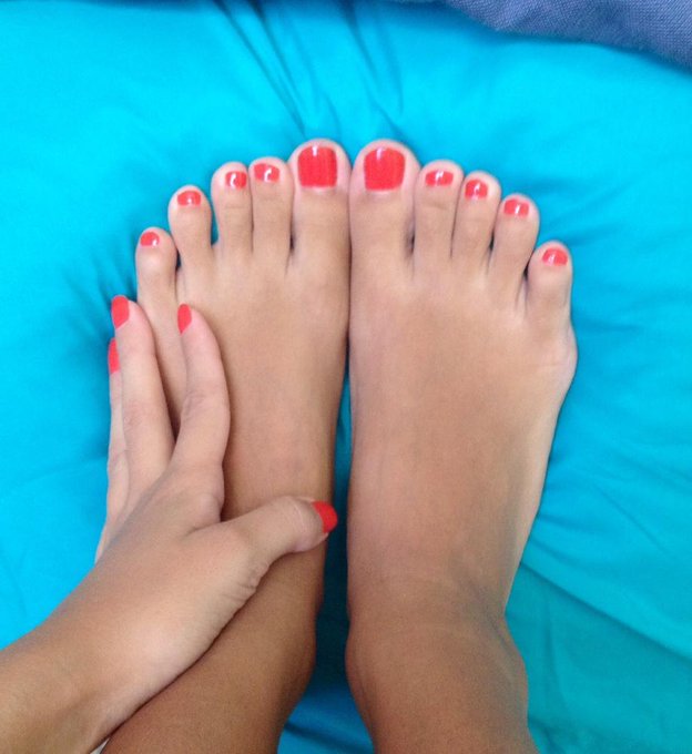 Got a mani pedi today (: #WetWednesday #FootFetish #LilPiggies http://t.co/6L0O4Qx14Y<a href="/tag/wetwednesday"class="tags">#WetWednesday</a><a href="/tag/footfetish"class="tags">#FootFetish</a><a href="/tag/lilpiggies"class="tags"><span>#lilpiggies</span></a>