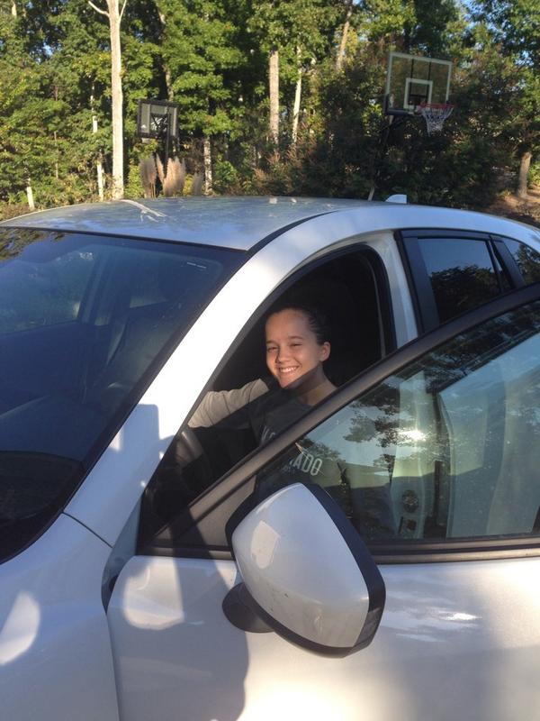 LHoneyJones's tweet photo. It's happening. Prayers appreciated. @EmmaLAbri @beingandyjones #firstsolodrive #headedtoBiblestudy http://t.co/4TQl8OO3Sg