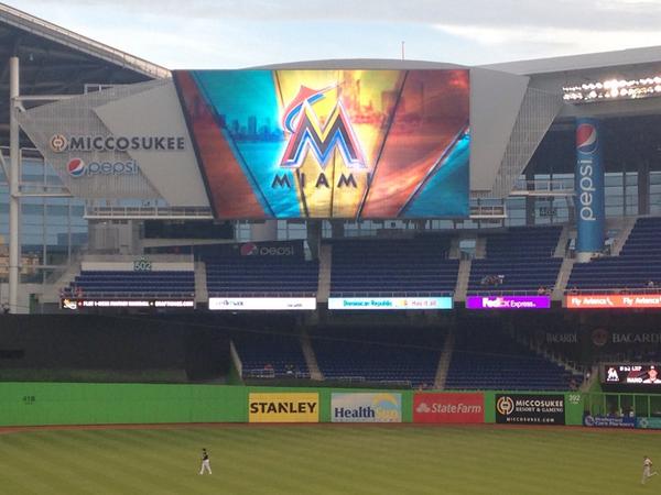 CarolinaPadron's tweet photo. Play ball at Marlins Park! @LosMarlins @freddygalvis10 @jordany023 http://t.co/nhZAETT45y