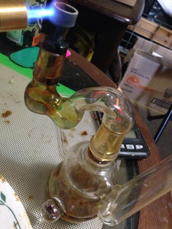 Meesh7101's tweet photo. #Dabs #blazeup #alwayshigh #love #hoots #shattertime #derp #WhoopWhoop http://t.co/fwOjtGxbQz