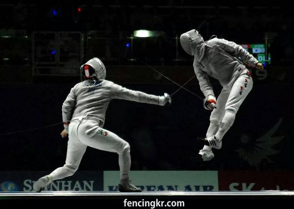 epicsabre's tweet photo. Another epic photo from Asian Games: Won Wooyoung doing what he does best. 
@SydneySabre @HotFencer @SabreJY http://t.co/c6cL6AdRJj