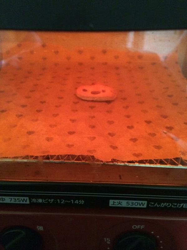 ninjamagic_bot's tweet photo. オーブンで焼かれるもりりん http://t.co/ZJ5873y9EW