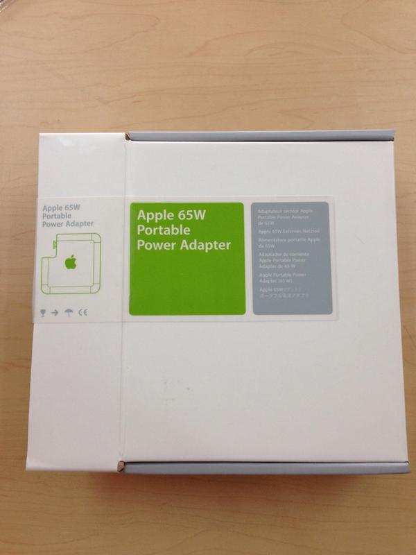 macwork_ec's tweet image. Cargador 65W #iBook PowerPC