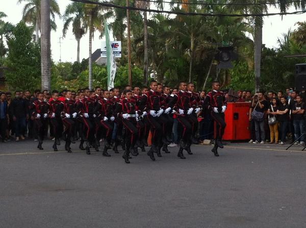 Defile pertama dari Fakultas Teknik <a href="/smft_unud/">SMFT UNUD</a>