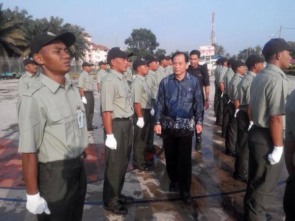 CCRCKgSelamat's tweet photo. Pertunjukkan Kawad untuk persediaan Pertandingan Kawad pada 01.10.2014 @KPAADK @AADKPULAUPINANG @CH_YAP56 http://t.co/PQsH2fEYPd