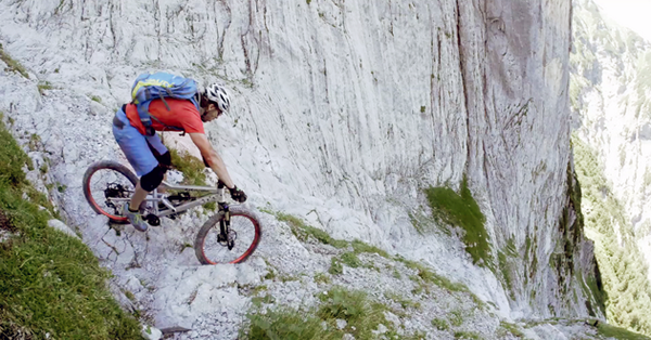 Nice skills on the #601, <a href="/SQlabUSA/">SQlab USA</a>, <a href="/SyntaceUSA/">Syntace USA</a> "<a href="/DirtRag/">Dirt Rag Magazine</a>: Watch this vid &amp; do NOT look down: goo.gl/MhN27A ”