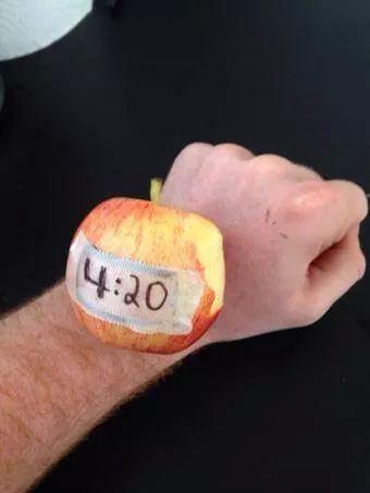 I'd like to thank apple for hooking it up with the apple watch... this is nice ;)