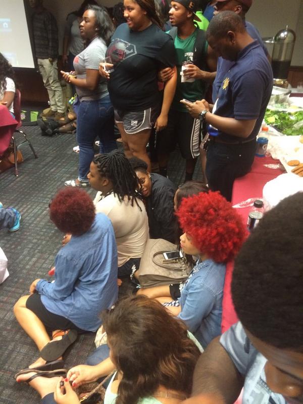 jjoseph1587's tweet photo. Red head twins at #bots2k14 http://t.co/17j27dydNb