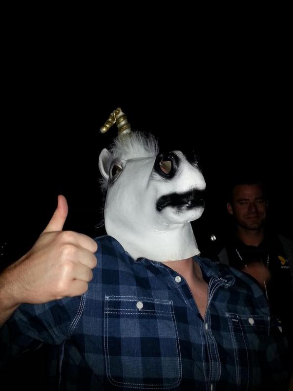 PL_Unicorn's tweet photo. Elroy meets magic @trlinkin http://t.co/s6cDOu9xc7