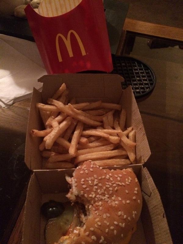KyleDoesKC's tweet photo. Royal with cheese. #TeamFatFucks http://t.co/lWkvaIV62g