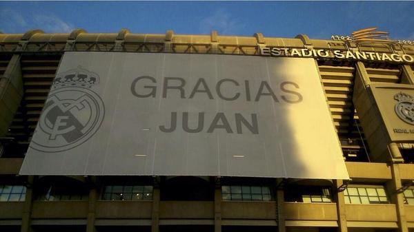 PlantaSantaCF's tweet photo. Esperando el comienzo de la nueva temporada se suceden los homenajes a nuestro dorsal 7 por el gol que valió la liga. http://t.co/gsyZLcU4GZ