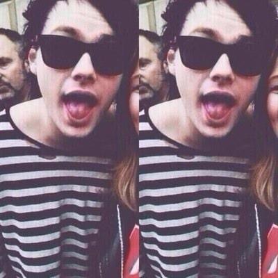 lwtcIean's tweet image. good night sunshine ilysm 💚 maybe you'll follow me in my sleep :)