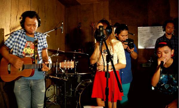 BrianSacro's tweet photo. Last Monday's Session with Joe at Kalye Musika Recording Studio. http://t.co/bzNikatLQS