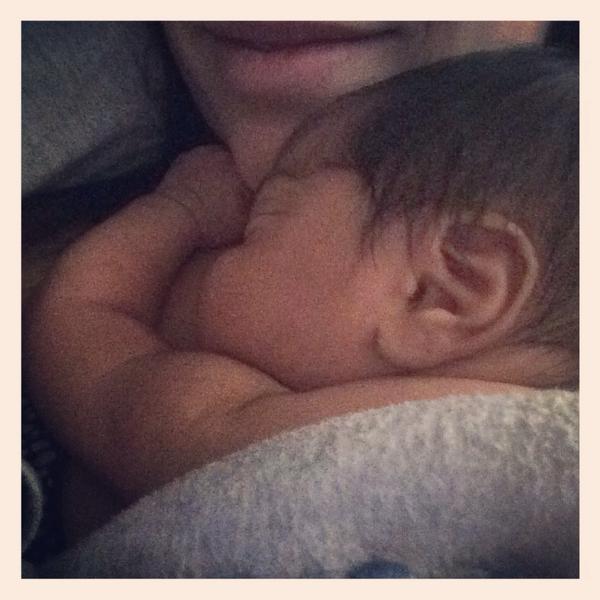 sampleV's tweet image. Morning snuugs #peace
#EJH IVstolemyheart