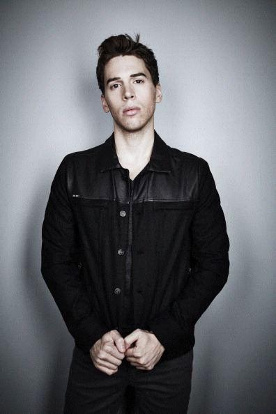 Happy birthday to the wonderful & incredibly talented Jordan Gavaris 