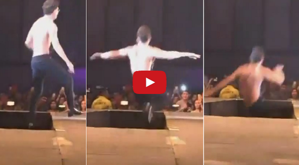 CEnterTechNews's tweet image. Watch #JamesReid Falls Off Stage on #CosmoBachelorBash2014  #TalkBackandYoureDead #TBYD|=&amp;gt;centertechnews.com/2014/09/watch-…