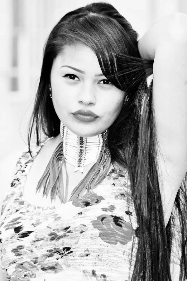 ShandiiMartin's tweet image. #model #nativemodel #fierce #firsttimeever #blackandwhite #photo #modeling #choker #native my photo shoot awhile back