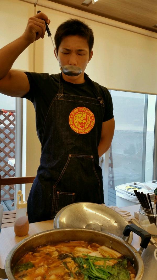 510njpw's tweet photo. 今日のちゃんこ番。 http://t.co/4J6Ca5WxkJ