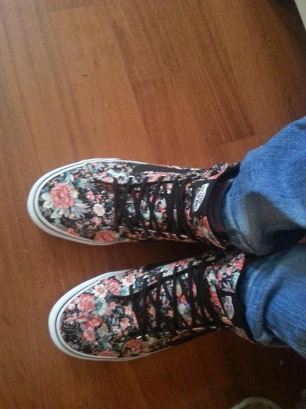 Melissaruggeri's tweet photo. Vans off the wall... love vans ❤❤❤ http://t.co/g7Id2GAbu3