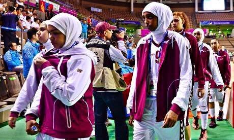 fayisyasydan's tweet photo. Kalah di dunia, menang di akhirat. Pasukan bola keranjang wanita Qatar menarik diri dari sukan asia kerana #nohijabs http://t.co/moaWb4U2sS