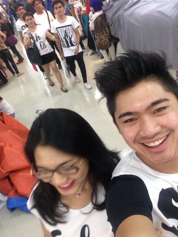 MiccoloSolis's tweet photo. Black and White kind of day with #TeamSolis @Anthoninesolis @ASTHNSLS @MiyakeSoliss @iamdadadoo #inangmaria ❤️😎 http://t.co/YEMWfPdmZe