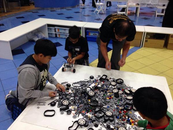 EBVUAE's tweet image. #tbt #CreativeRobotics session at #EBVUAE #MarinaMallAD #AbuDhabi #UAE
#throwbackthursday #entertainment #education