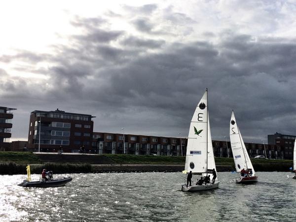 Tight race area <a href="/DutchMatchCup/">Dutch Match Cup</a> requires precision manoeuvring. Great to watch #AlpariTour #dutchmatchcup